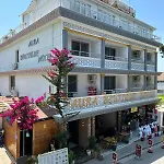 Aura Boutique فندق
