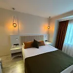 Aura Boutique فندق
