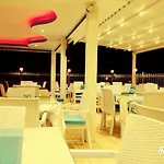 فندق Aura Boutique 3*