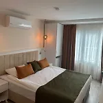 Aura Boutique Side