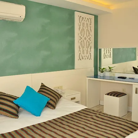 Aura Boutique 3* Side