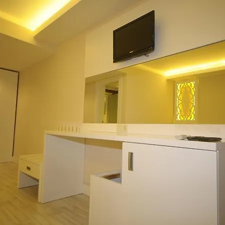 Hotel Aura Boutique 3*