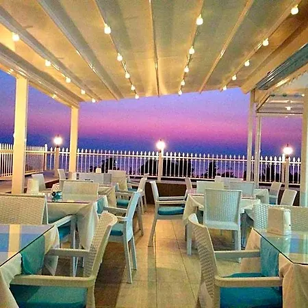 Aura Boutique Hotel 3*