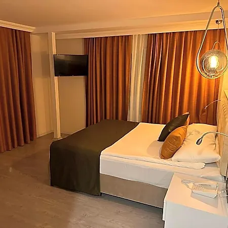 Aura Boutique Hotel 3*