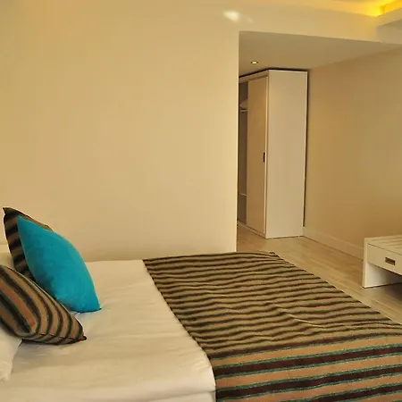 Отель Aura Boutique 3*